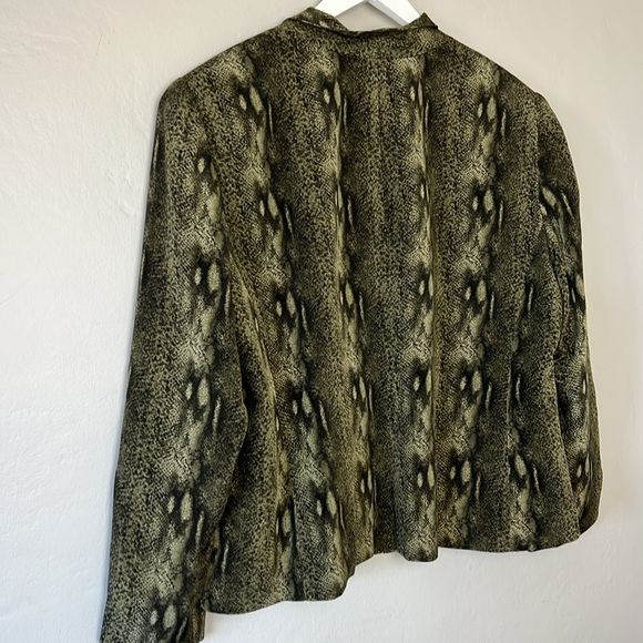 Dana Buchman Zip Jacket / Skirt Suit 100% silk green animal print - Picture 7 of 12